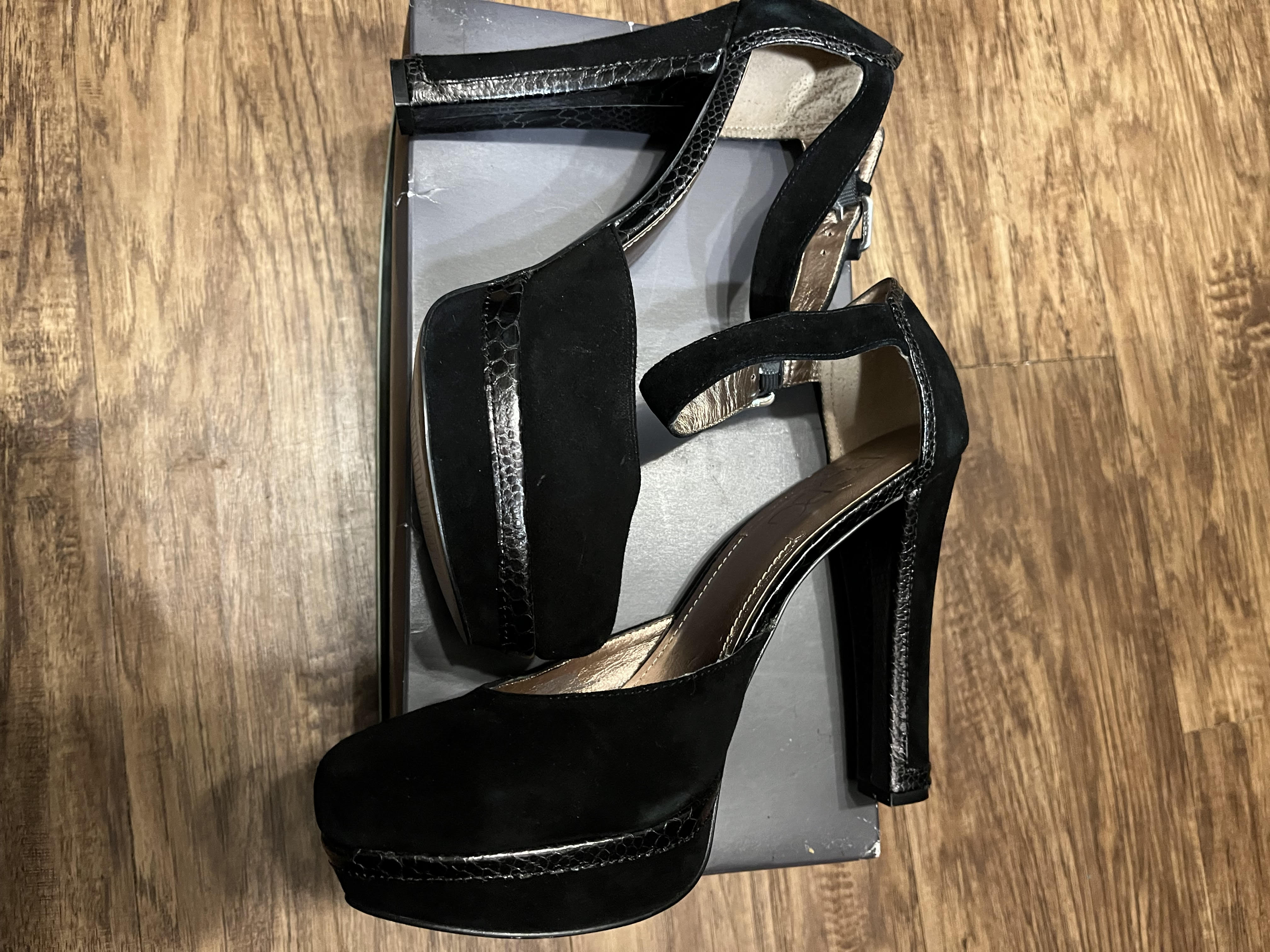 Reptile texture BCBG high heel Shoes